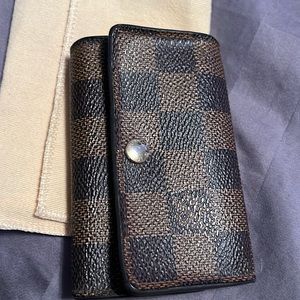 Louis Vuitton 6-key ring holder